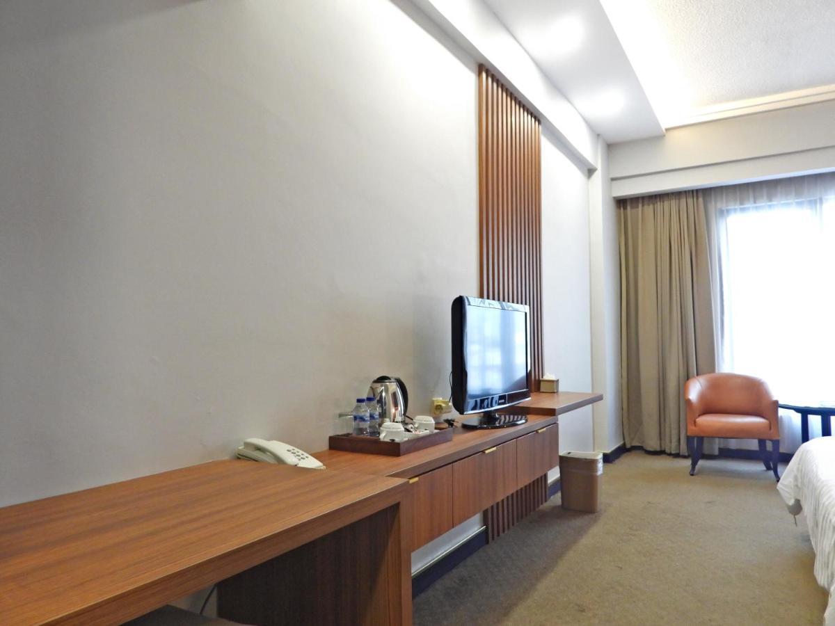 โรงแรมแม็กซ์เวลล์ จาการ์ตา ภายนอก รูปภาพ